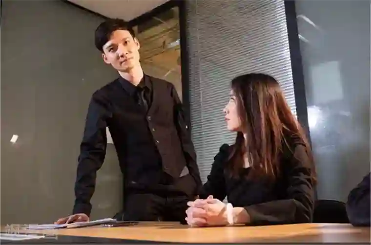 未来男神第35话 董事会主席