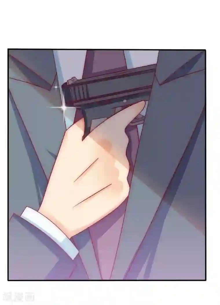 冰山总裁的冒牌新娘第104话 不想让她和蓝睿斯握手？