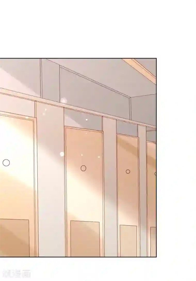 人气同桌是只猫第117话 舞会上的礼服