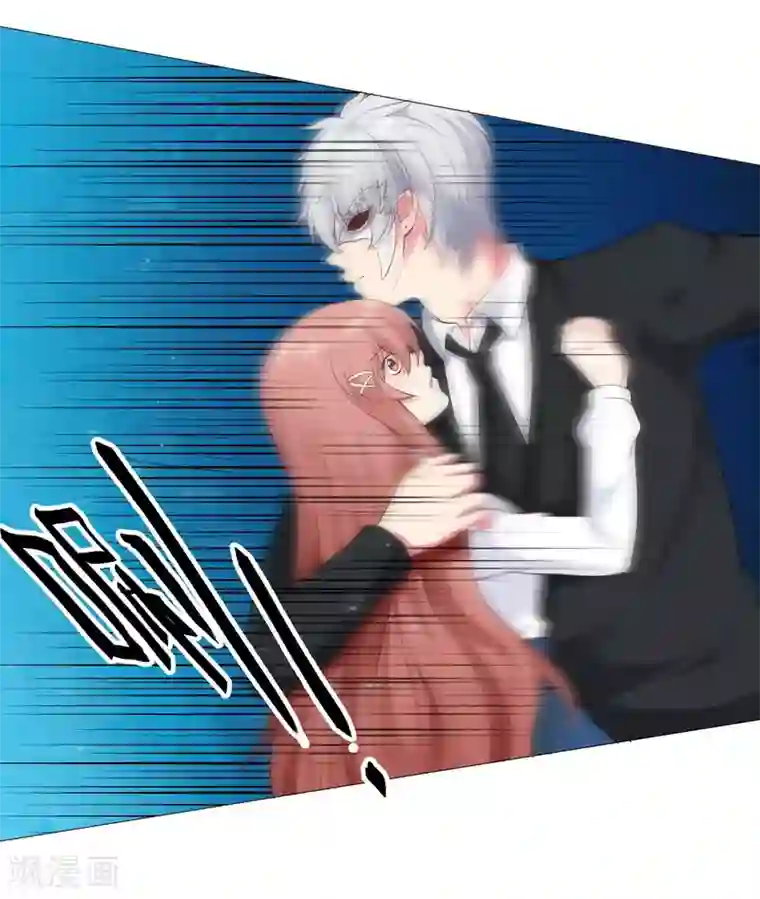 明星是血族第116话 被强吻狂抱紧