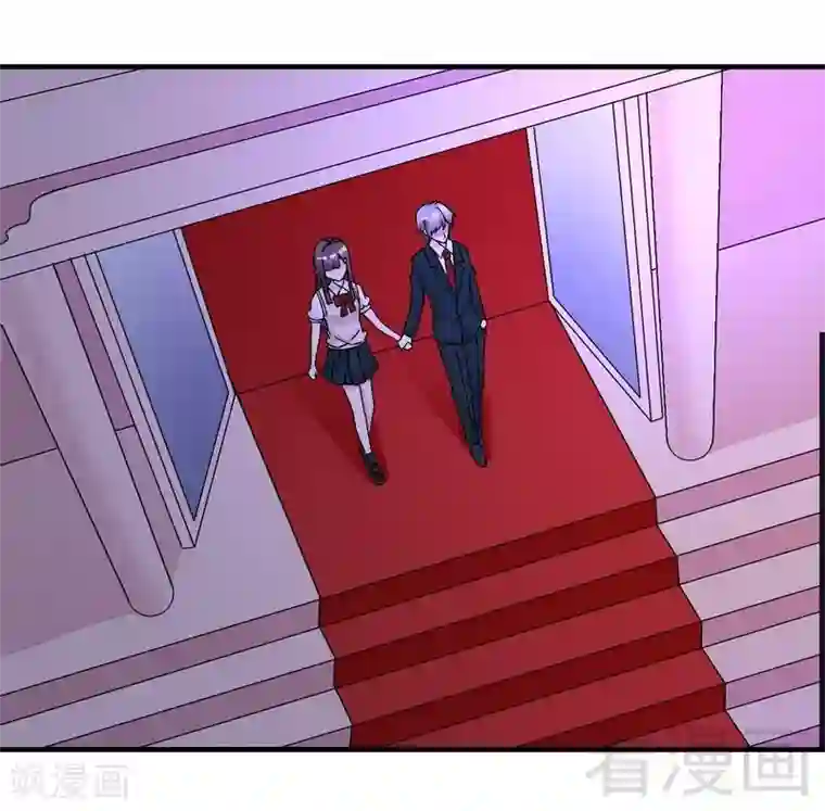 恶魔校草第41话 烟火下的吻