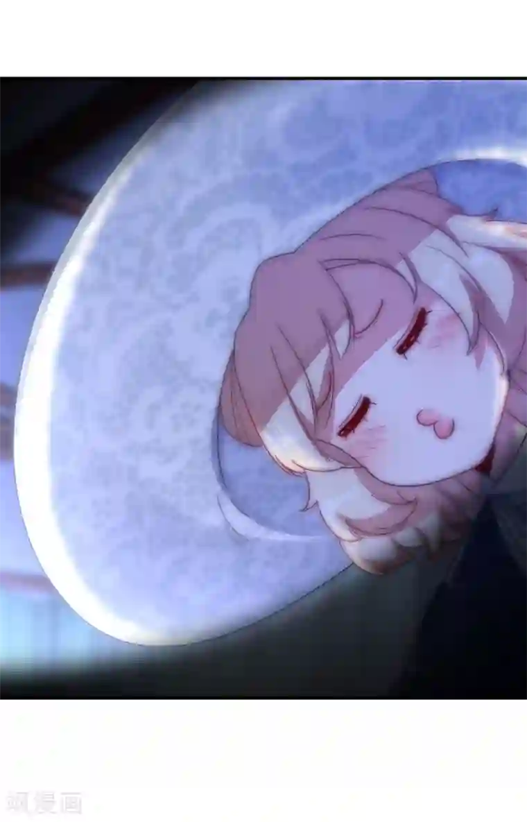 萌妃来袭：天降熊猫求抱抱第17话 弄醒他强吻他