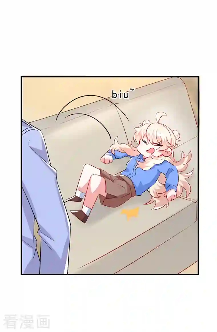 萌妃来袭：天降熊猫求抱抱现代篇90 就在沙发上！