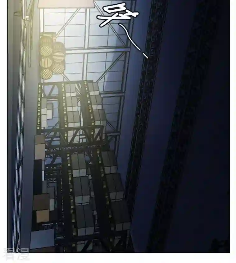 她来了，请趴下第227话 暗夜追逃2